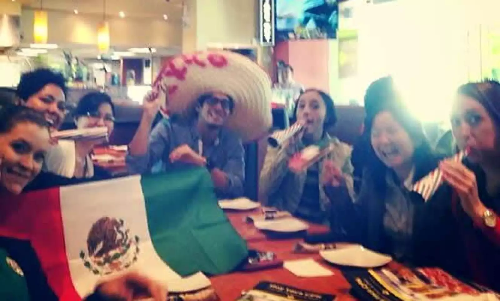 #EmprendedoresMundialistas ¡Así celebramos! México 1-0 Camerún @20Emprendedores