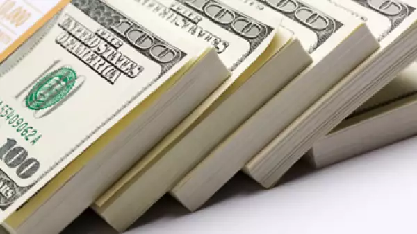 El aumento de las tasas de interés podría darle al dólar una ventaja sobre otras divisas. (Foto: Getty Images)