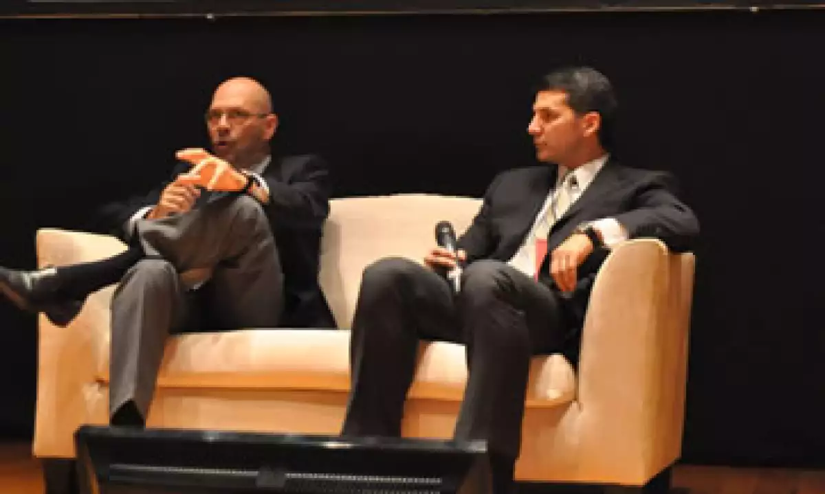 Roberto Albisetti, director del IFC para México y América Latina, y Enrique Gómez Junco, fundador de Óptima Energía. (Foto: Juan Alberto Cedillo)