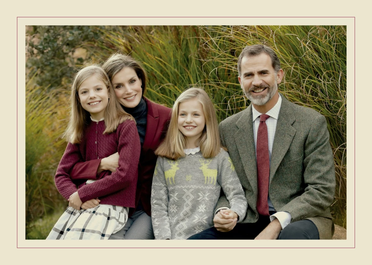 Postal navideña de Felipe y Letizia de España.