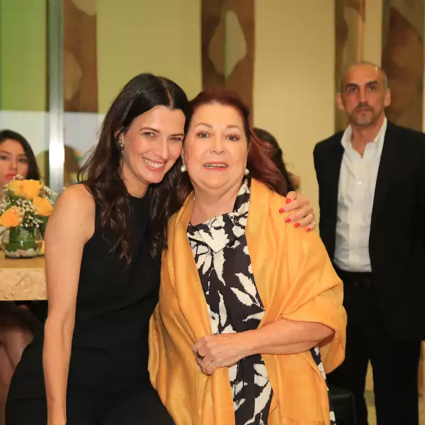 Aline Bortoloti y Chiquis Roríguez Peña 