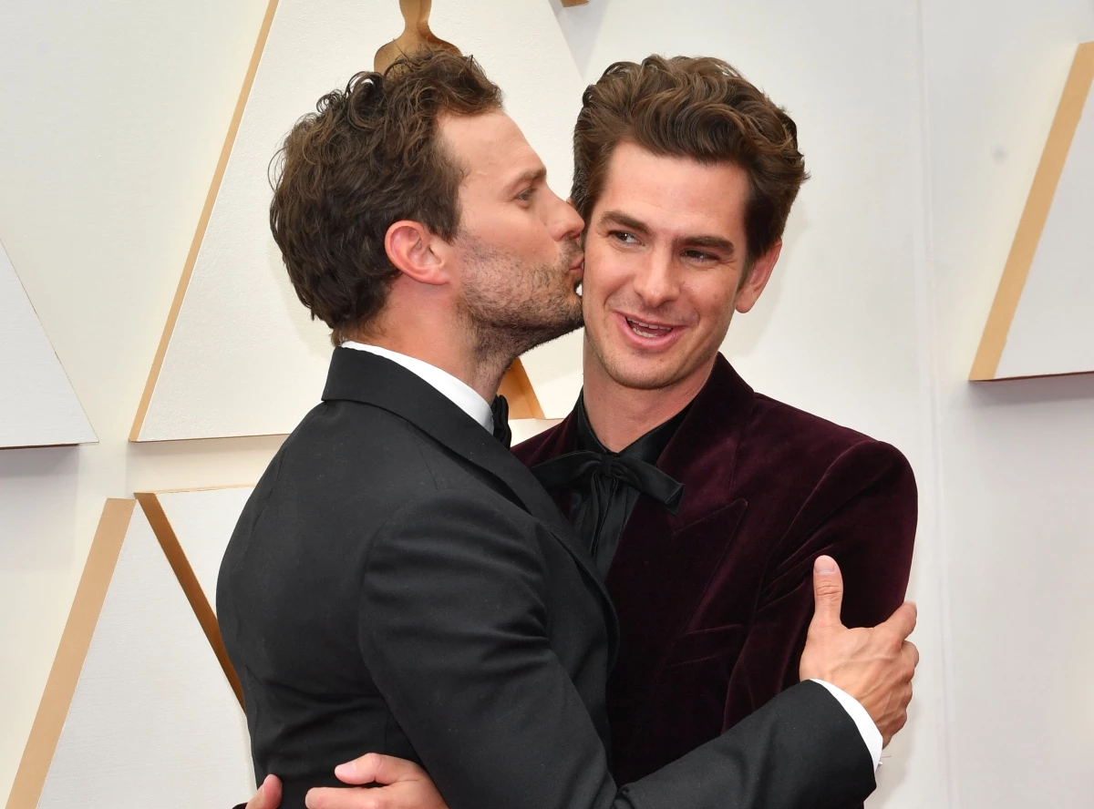 Andrew Garfield y Jamie Dornan presumen su bromance a la red carpet de los Oscar Andrew Garfield y Jamie Dornan presumen su bromance a la red carpet de los Oscar