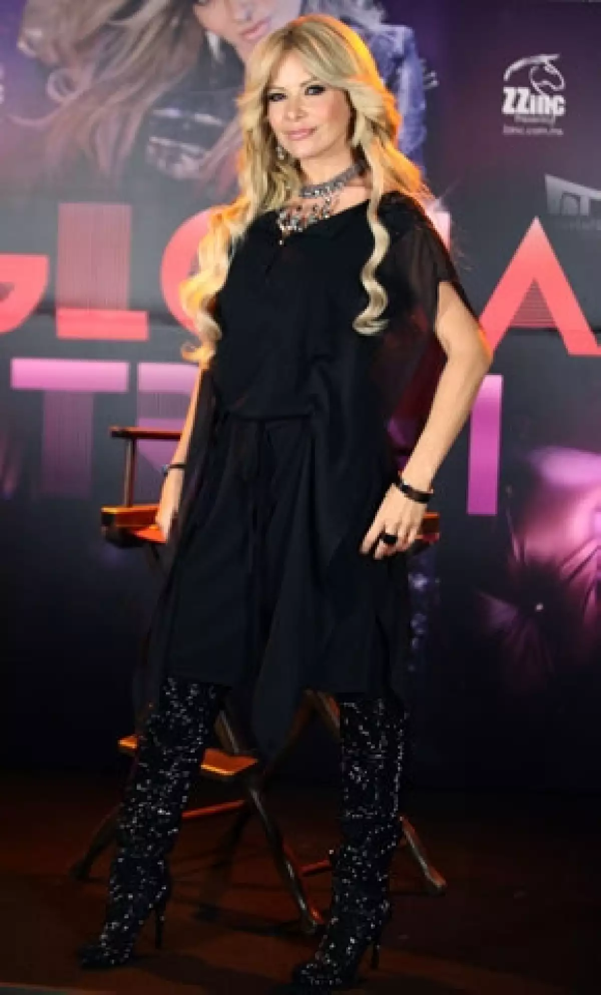 La intérprete platicó con Quien.com acerca de lo que ha sido su carrera hasta este momento y de que a pesar de que lleva varios años como cantante todavía se le adormece la lengua y se pone nerviosa.