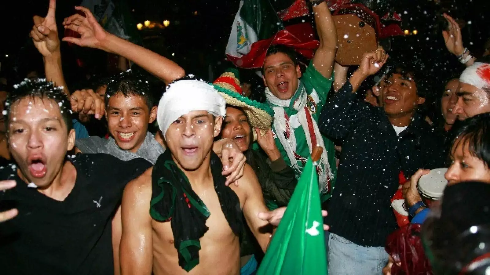 Cientos de mexicanos se dieron cita en paseo de la Reforma para festejar en campeonato del mundo
