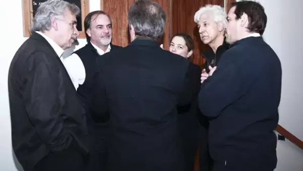 El padre José de Jesús Aguilar fue el encargado de oficiar una misa en la capilla de la agencia funeraria.