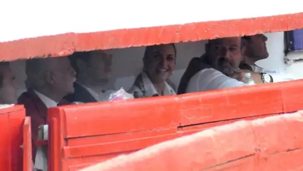 La actriz fue cuestionada por los medios de comunicación sobre la supuesta “exclusiva” que habría vendido sobre su posible boda. Ella misma aclaró todos los rumores.