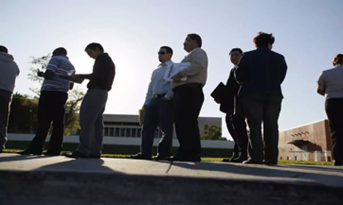 Los economistas esperaban una baja en las solicitudes de desempleo a 290,000. (Foto: Reuters )