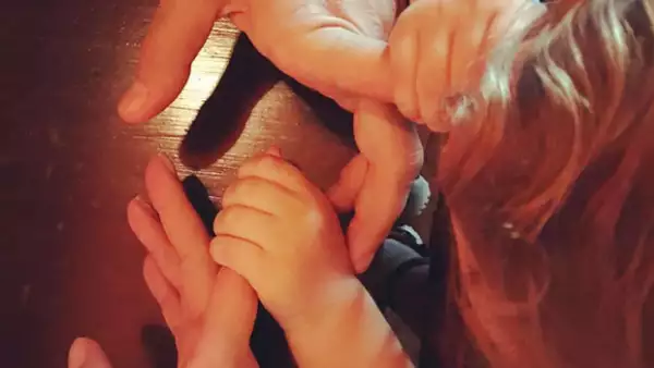 El actor cumple hoy 43 años y, su esposa no quiso que la ocasión pasara desapercibida.