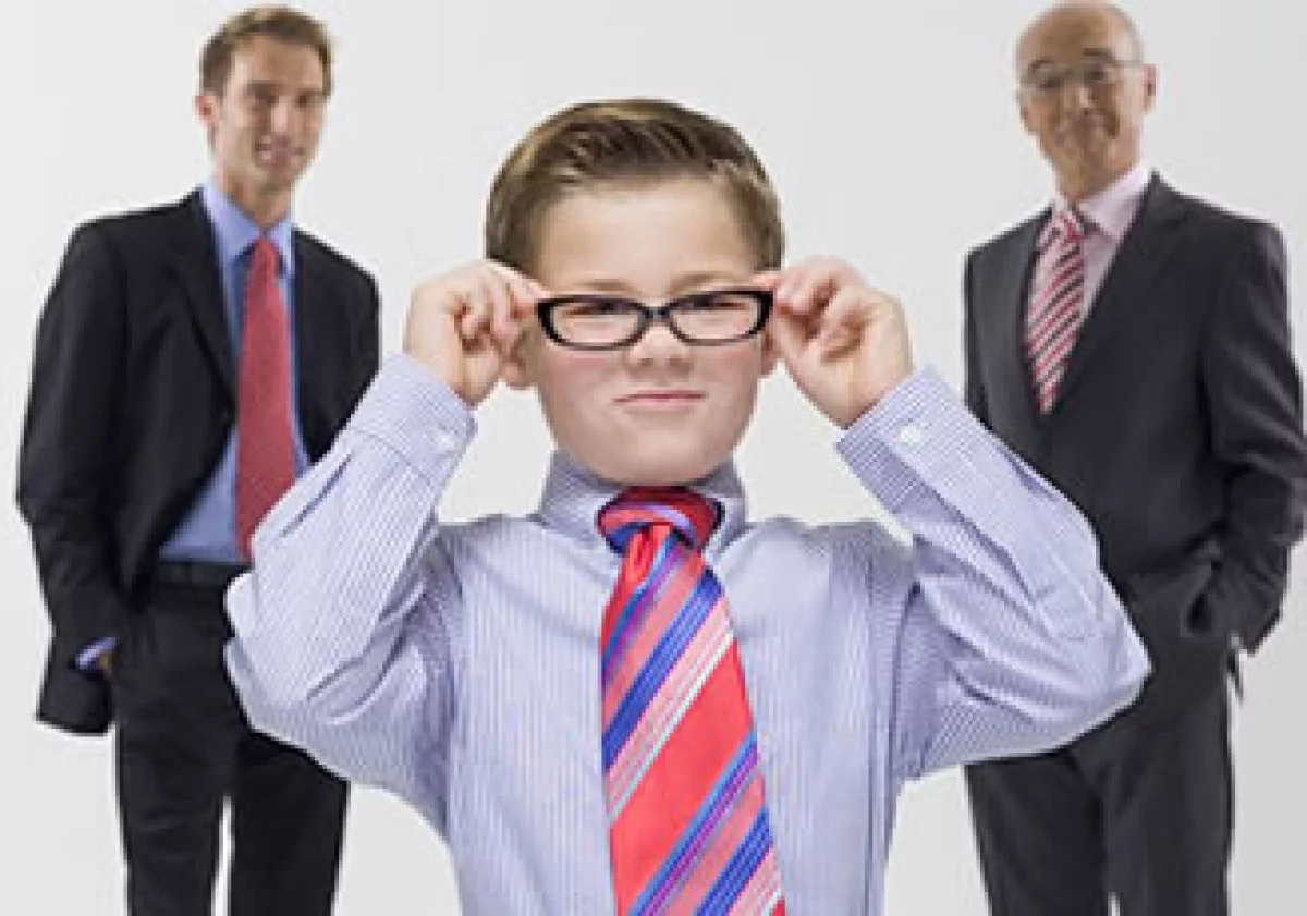 Si tu jefe más joven no está listo para el puesto, ayúdalo a aprender a estar a cargo. (Foto: Fortune)
