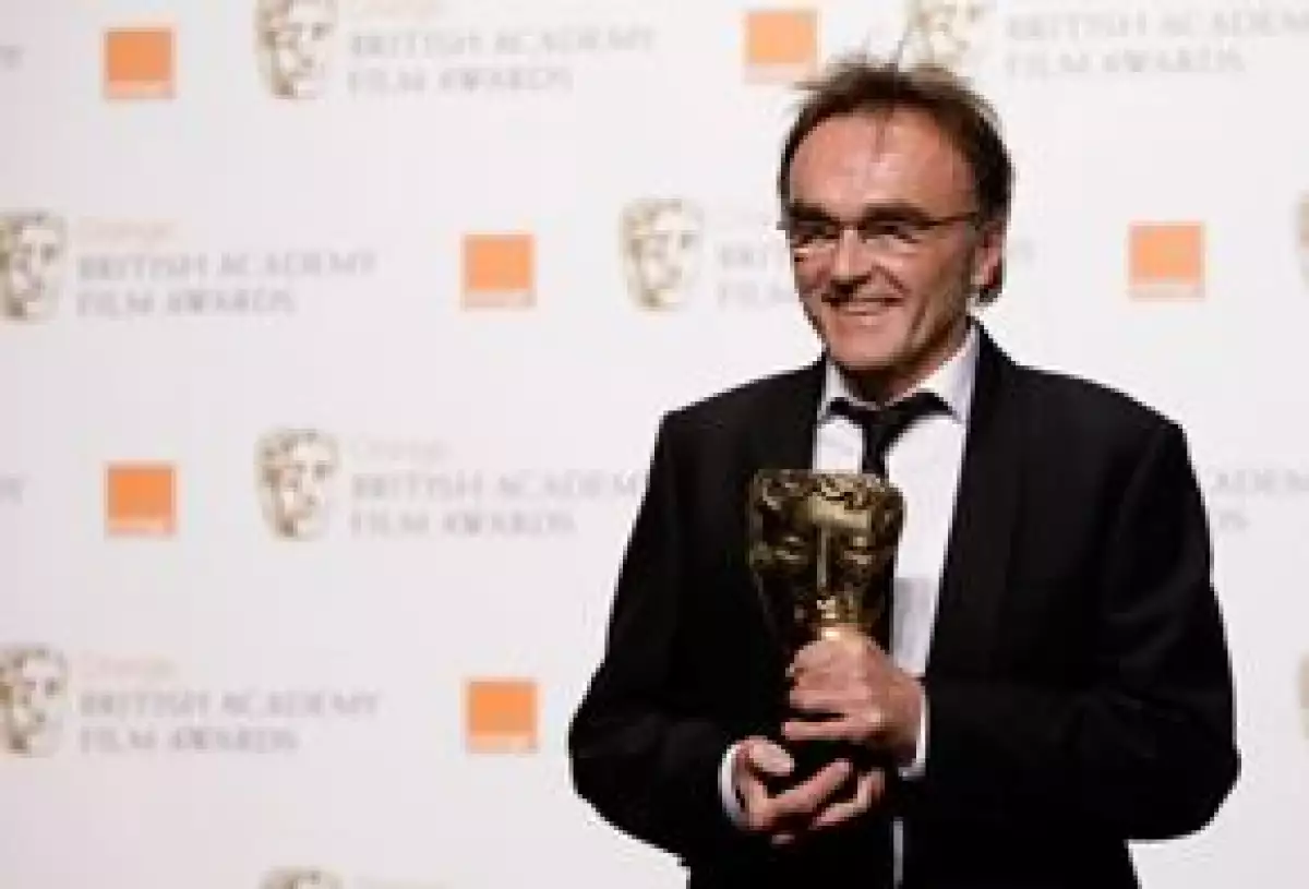 La cinta, ambientada en la India, se perfila además como favorita para los Oscar.