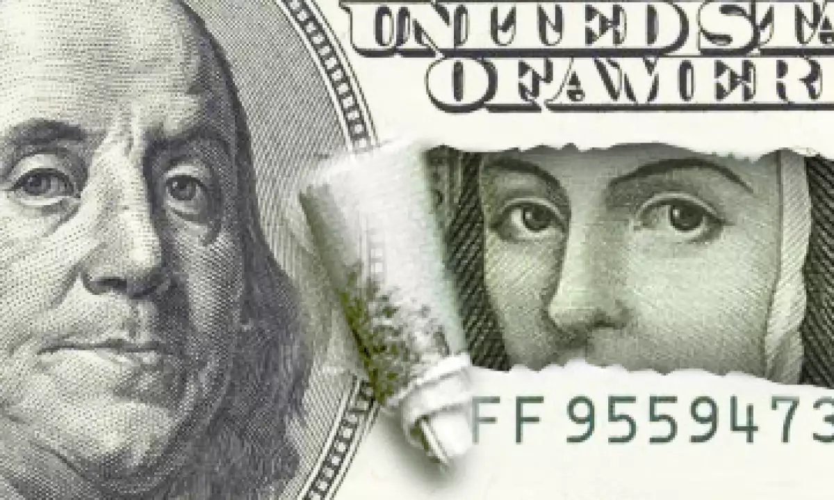 La inestabilidad económica del resto del mundo ha contribuido a la apreciación del tipo de cambio, el cual podría alcanzar los 12 pesos por dólar en los próximos días, prevén especialistas. (Foto: Especial)