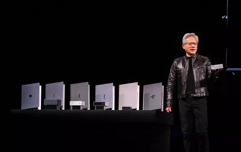 Jensen Huang presenta el chip RTX Spark