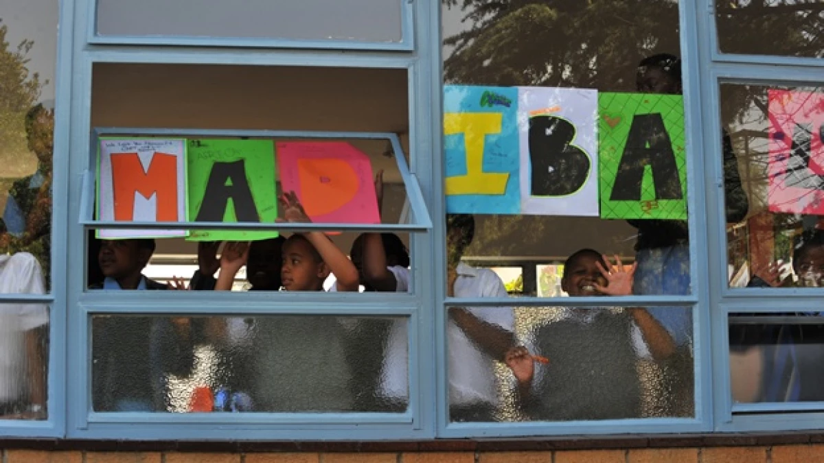 Estudiantes de una escuela cercana al hospital