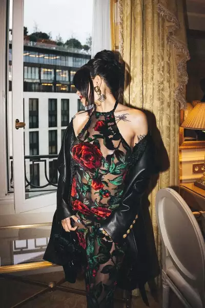 Christian Nodal y Cazzu en Paris Fashion Week