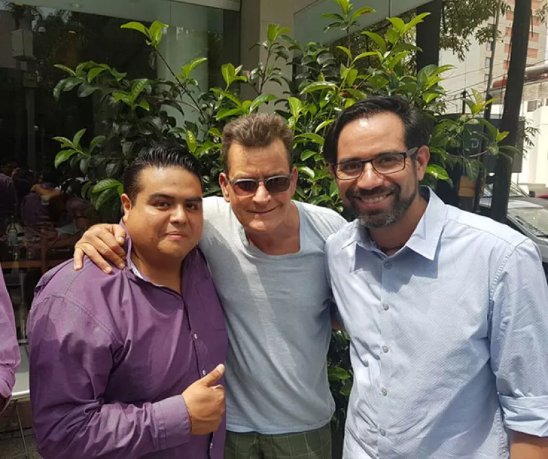El actor está en la Ciudad de México, donde, además de complacer a fans, comió tacos. Tras recorrer Polanco, reveló su interés de vivir aquí.