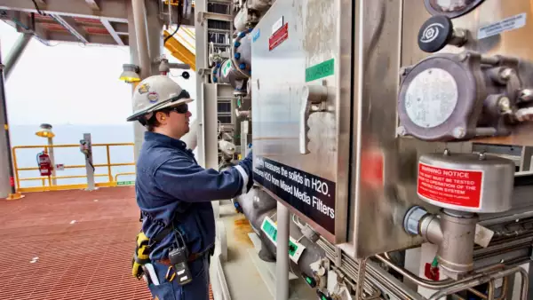 Cómo la jugada de Trump con el crudo venezolano puede dejar a Pemex en desventaja