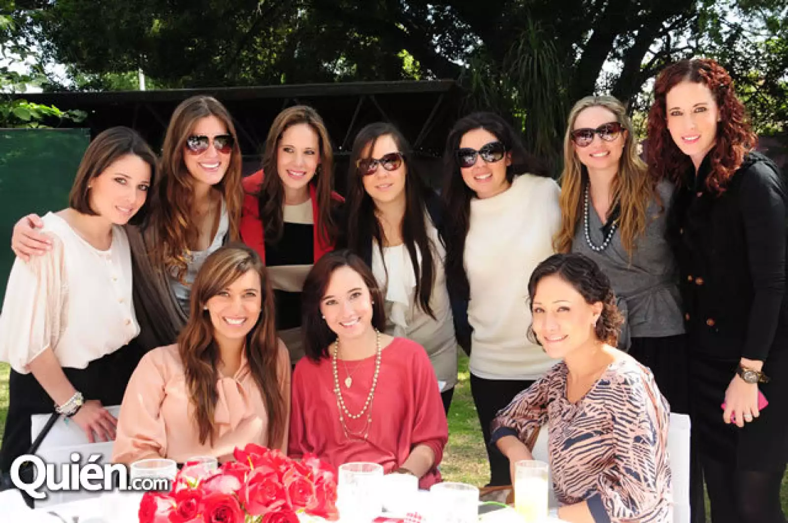 Christiane Yeme festejada por sus amigas