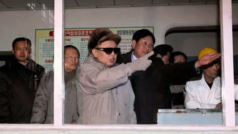 El líder norcoreano, Kim Jong il (c), se niega a regresar a las conversaciones a seis bandas