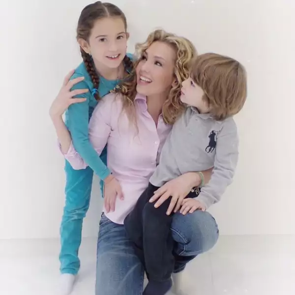 La cantante en una de las pocas imágenes que ha compartido de sus dos hijos.