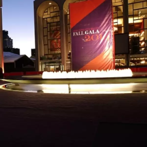 Diseñadores y el NYCB, se unen para diseñar piezas únicas.