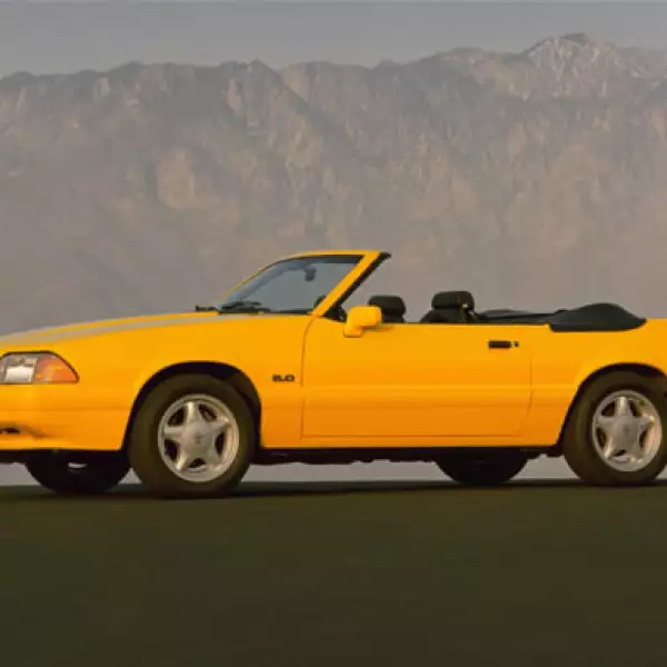 El modelo de 1993 tuvo como principal función aparecer en distintas carreras automovilísticas.