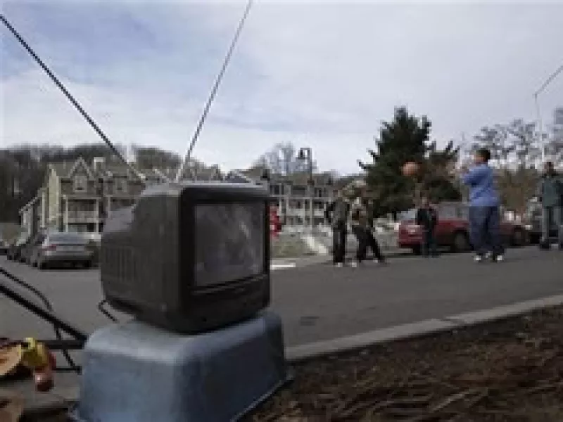 Se calcula que la entrada de la televisión digital dejará sin servicio a más de 1 millón de hogares en EU. (Foto: AP)