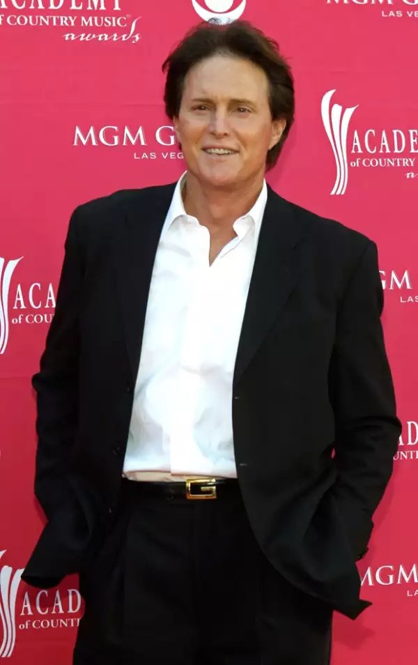 El ex atleta mantiene una relación con la mejor amiga de su ex esposa a un año de su ruptura.