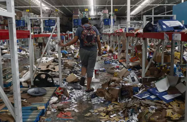 MEXICO-WEATHER-HURRICANE-OTIS-LOOTING
