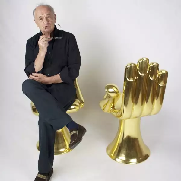 Pedro Friedeberg para una exclusiva firma de libros