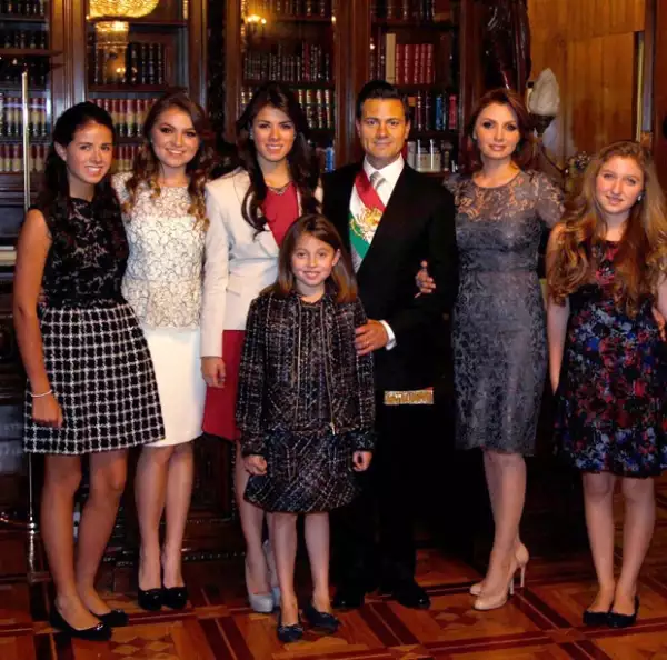 Nicole Peña, Sofía Castro, Paulina Peña, Regina y Fernanda Castro conviven como familia en la residencia oficial de los Pinos junto a Angélica Rivera y Enrique Peña.
