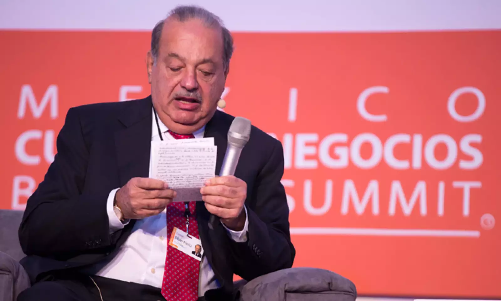 Carlos Slim consideró que para alcanzar un crecimiento de 5% anual, México requiere aumentar la inversión, mejorar el acceso a la educación y generar empleos formales.
