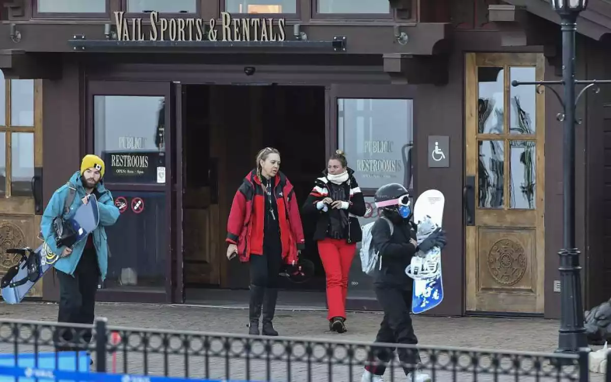 Ludwika-Paleta-Dominka-esquían-Vail4.jpg
