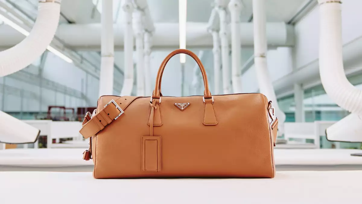 duffel-bag-de-prada.jpg