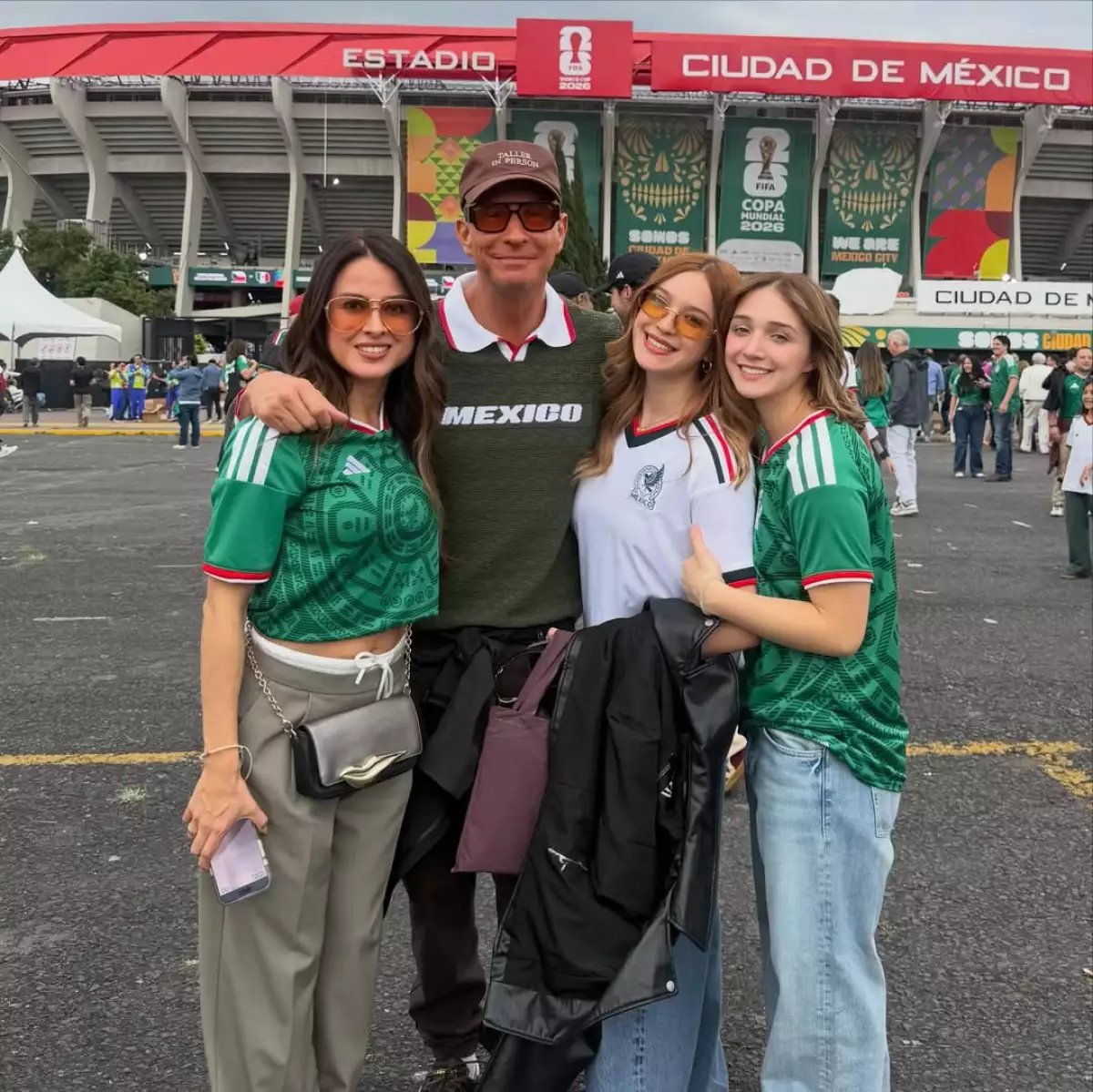 Viva México cabrones !!!!Gracias por su entrega, gracias por una una noche mágica ⭐️ México 🇲🇽 (2).jpg