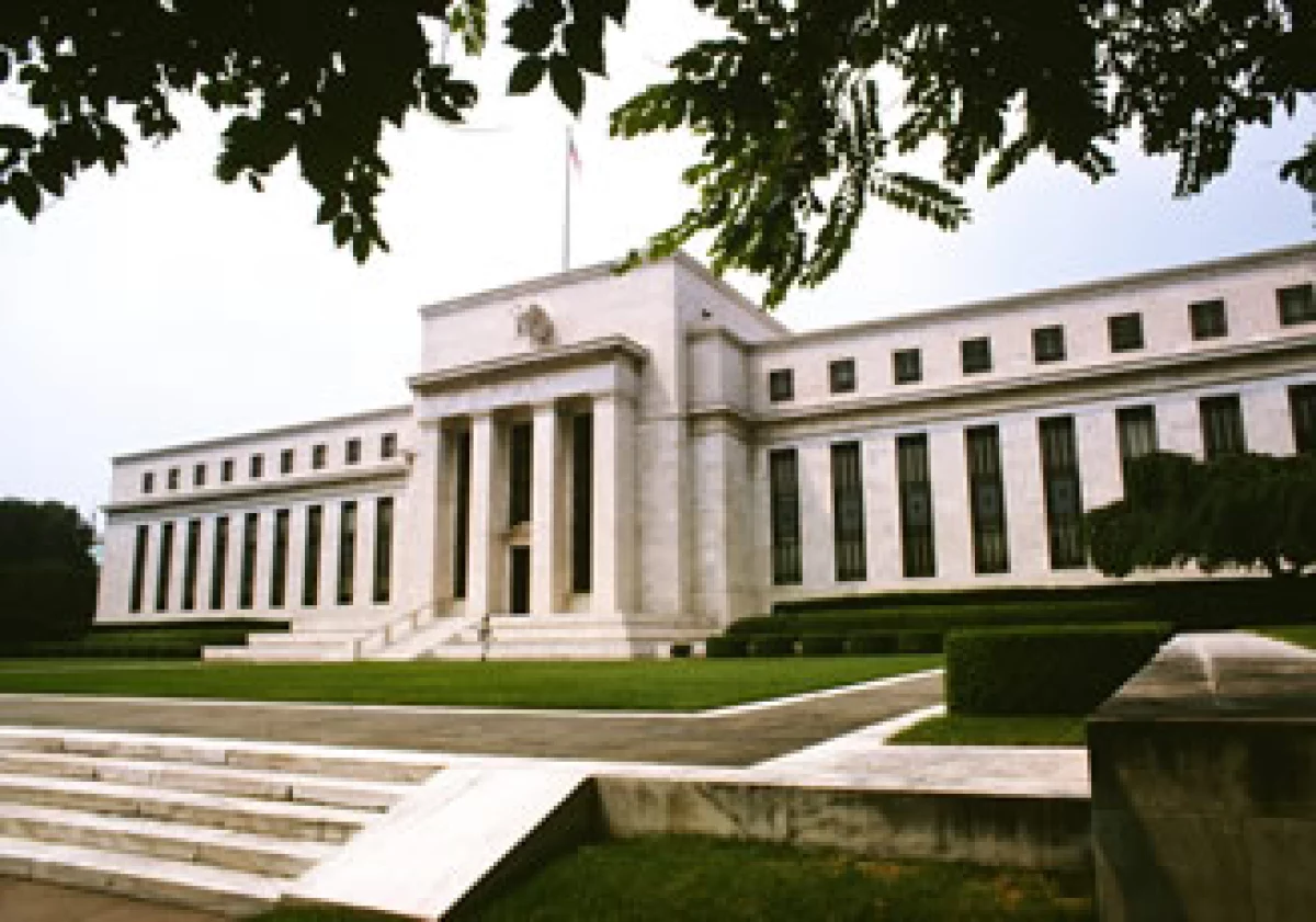 La principal herramienta de política monetaria del Banco Central estadounidense ha permanecido en el rango de cero al 0.25% durante más de dos años. (Foto: Photos to go)