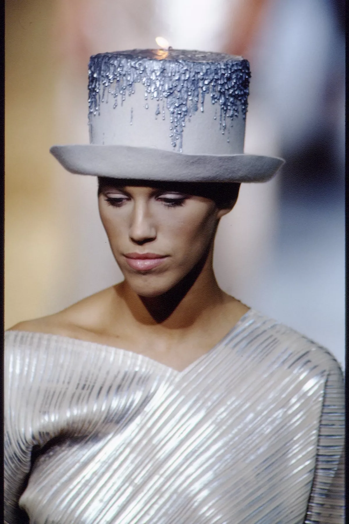 AUTUMN/ WINTER 94-95 READY-TO-WEAR: ISSEY MIYAKE