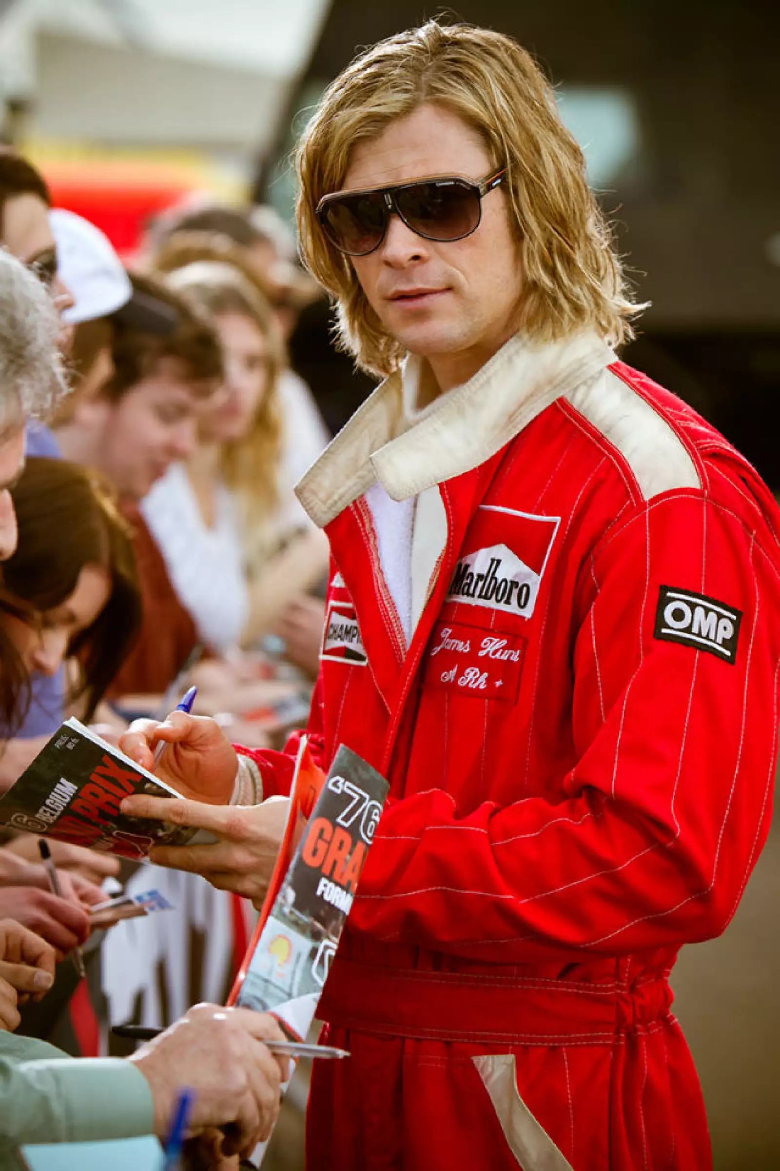 Chris Hemsworth como un famoso corredor de autos en Rush.