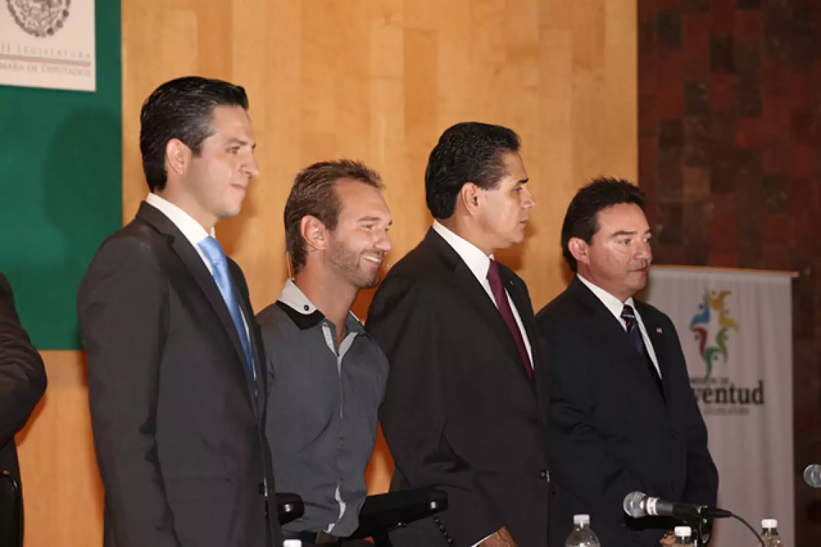 José Luis Oliveros,Nick Vijicic,Silvano Aureoles,Daniel Ávila