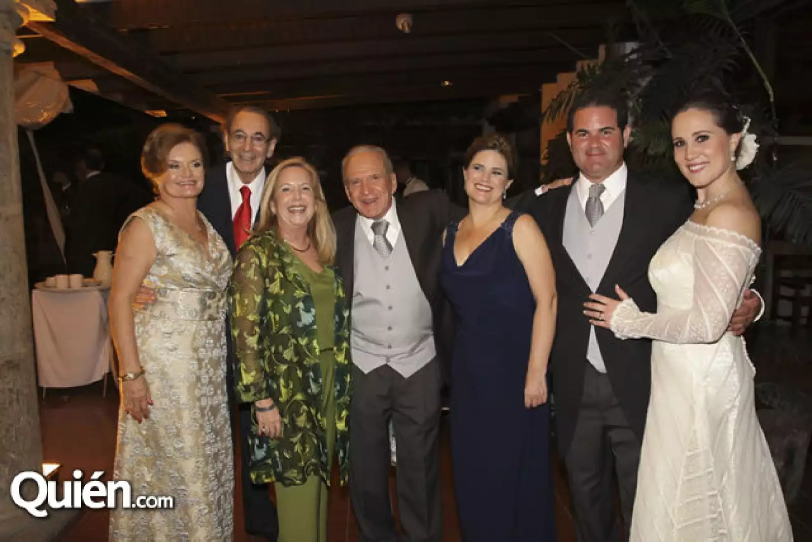 Susana Lamadrid, Joel Bellows, Laurel Bellows, Rafael Lamadrid y Karen Lamadrid junto con los novios