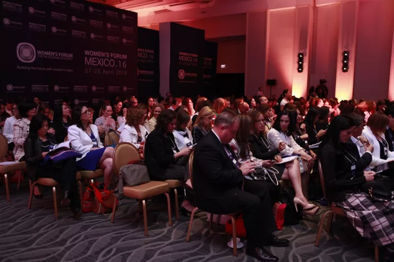 "Las cuotas constituyen una vía para facilitar que las minorías haciendan a puestos clave", dijo Dolores Prado, directora ejecutiva de Holcimde El Salvador, durante su participación.