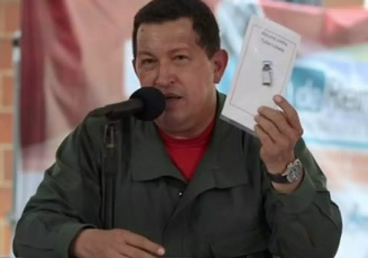 Hugo Chávez enfrenta cada vez mayores obstáculos para hacer crecer la economía de su país. (Foto: AP)