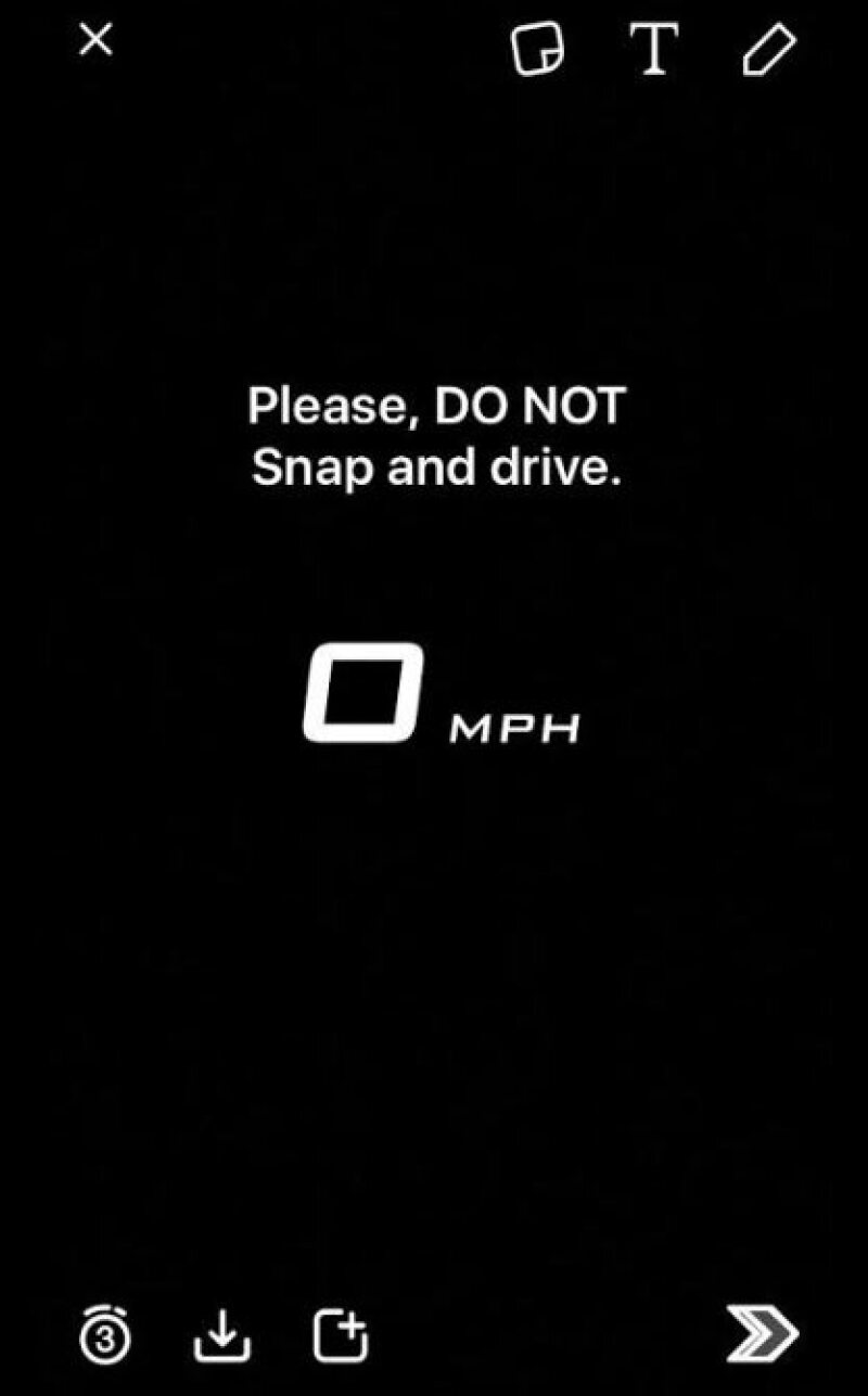 Antes de usar el filtro, Snapchat recomienda no manejar y usar la app al mismo tiempo.