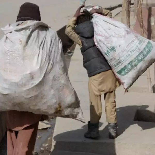 Afganistán - niña pepenadora