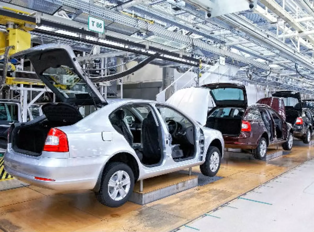 armadora de autos compactos