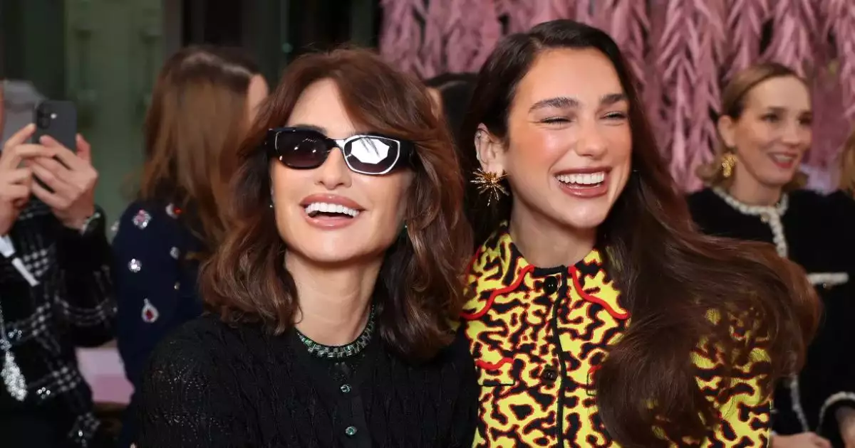Penélope Cruz y Dua Lipa en Paris Fashion Week
