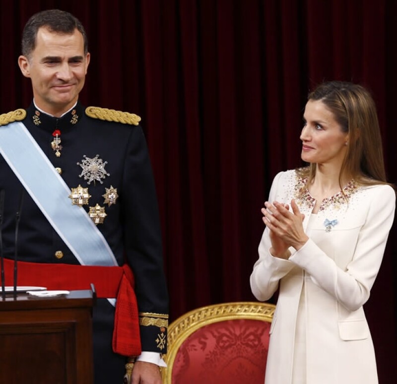 Letizia aplaude orgullosa a su esposo.