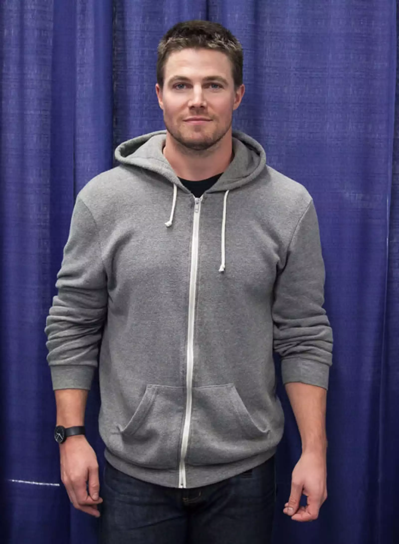 Este guapo de sonrisa encantadora caracterizó a un hombre lobo en la serie de CW `The Vampire diaries´ en 2010.
