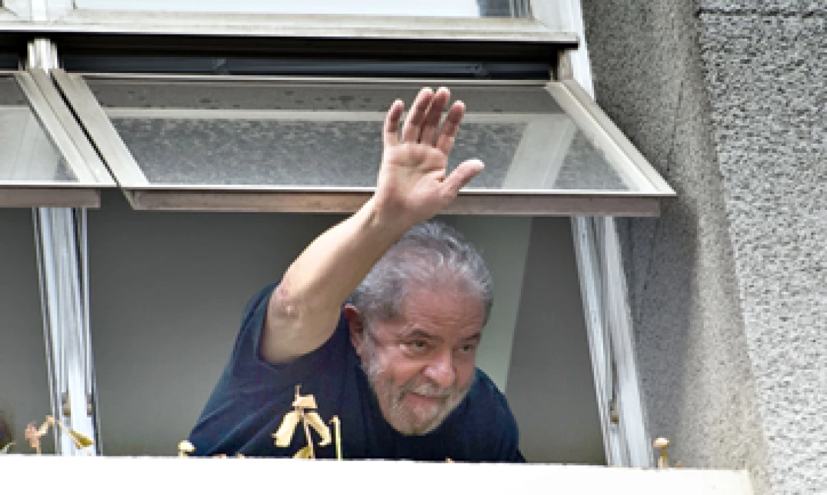 Luiz Inácio Lula da Silva fue interrogado, pero no enfrenta ningún cargo formal hasta el momento. (Foto: AFP )