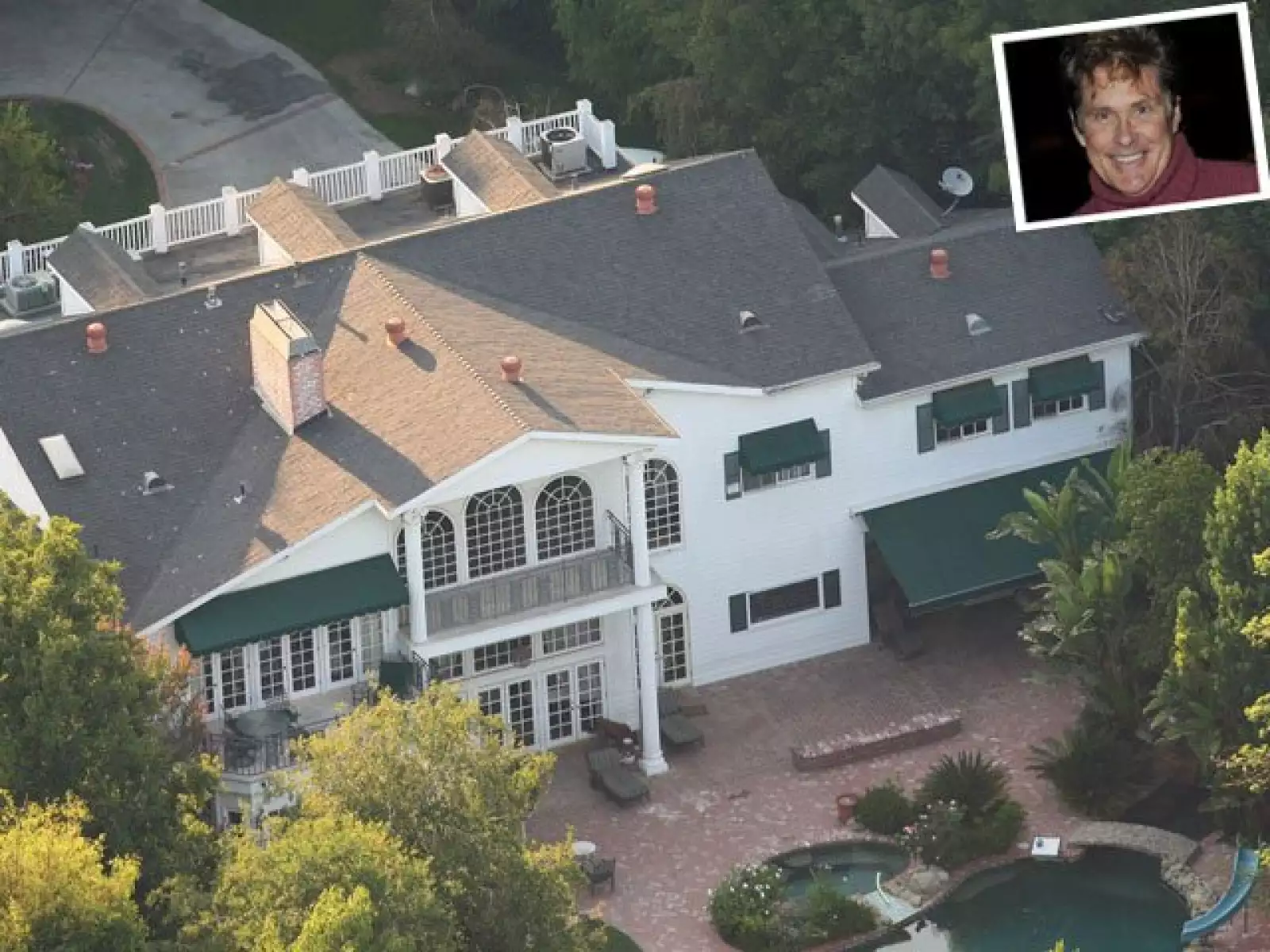 El actor David Hasselhoff tiene esta gran casa en Encino, California.