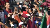 En la imagen, la presidenta Claudia Sheinbaum con simpatizantes.